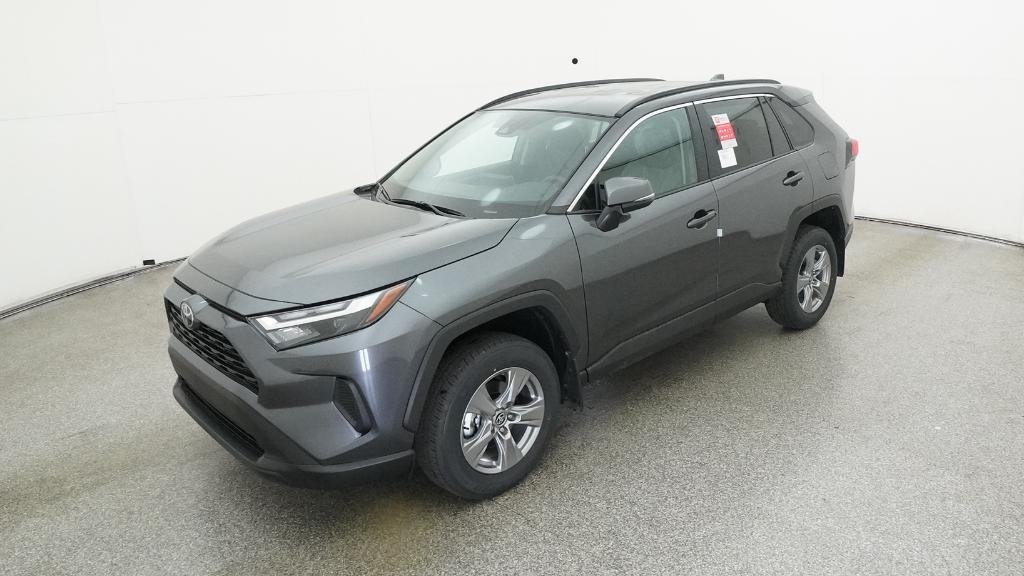 2025 Toyota RAV4 XLE's photo