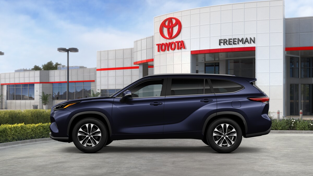 2025 Toyota Highlander XLE photo 2