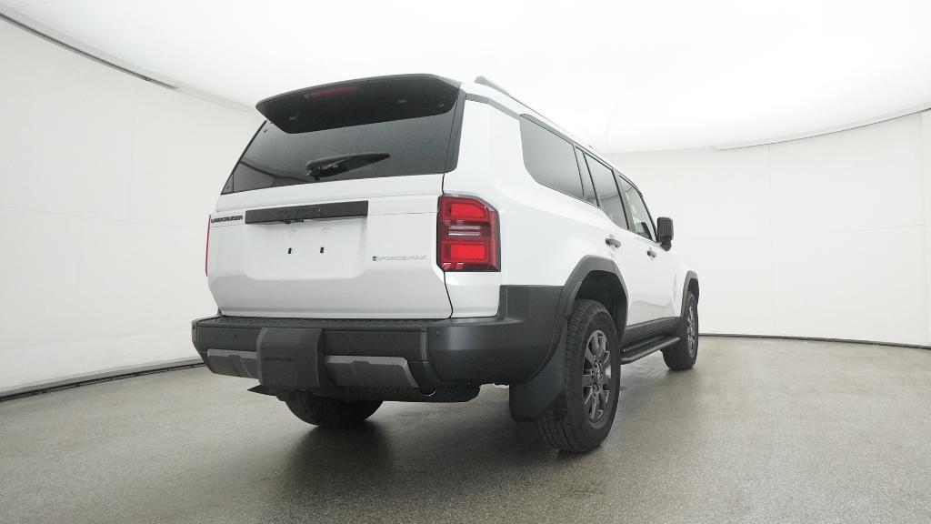 2025 Toyota Highlander Hybrid photo 2
