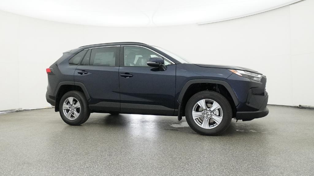 2025 Toyota RAV4 XLE photo 4