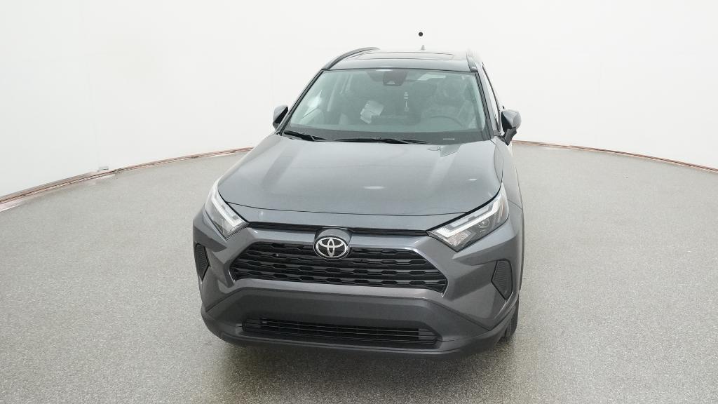 2025 Toyota RAV4 XLE photo 4