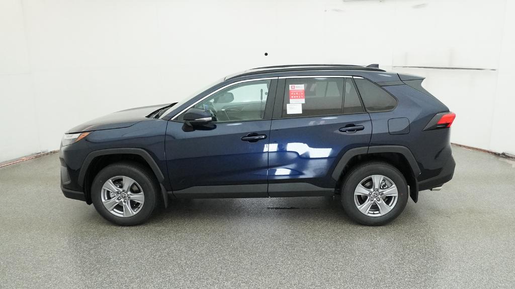 2025 Toyota RAV4 XLE photo 4