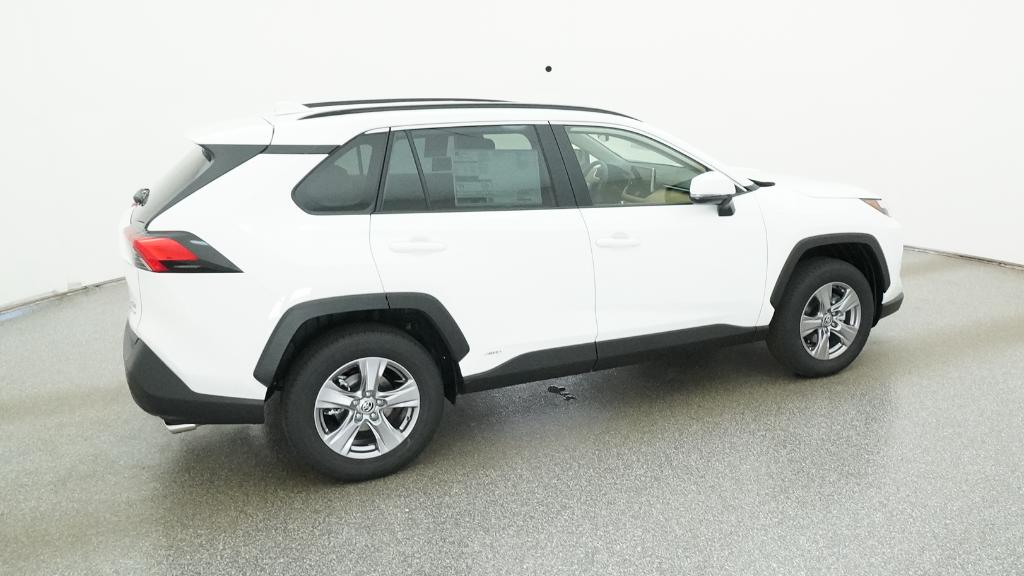 2025 Toyota RAV4 Hybrid XLE photo 3