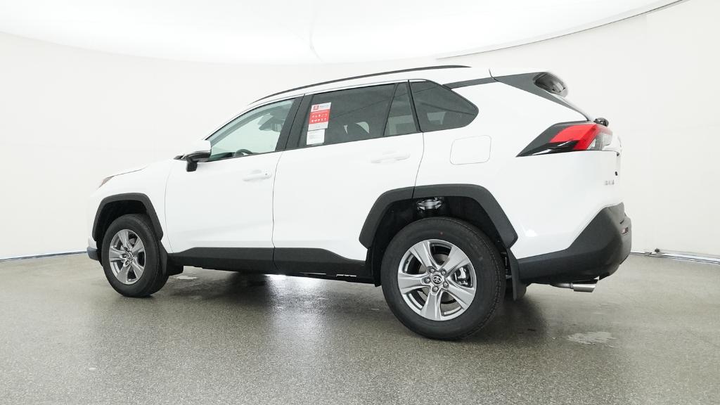 2025 Toyota RAV4 XLE photo 3