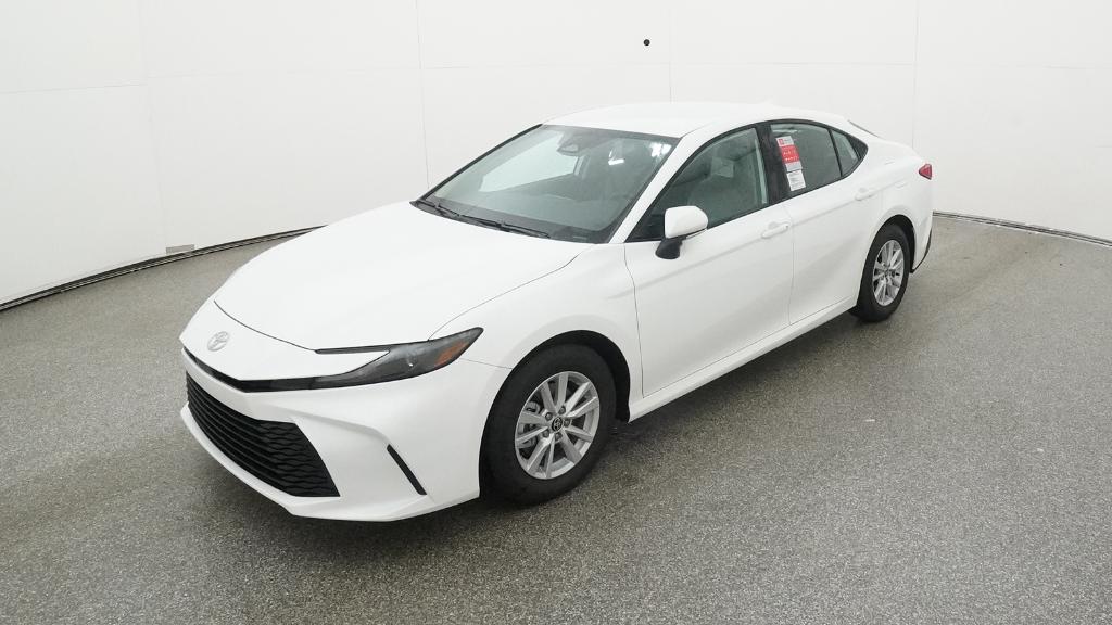 2026 Toyota Camry LE's photo