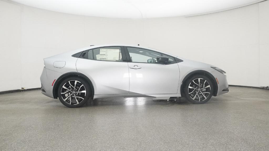 2026 Toyota Prius Plug-in Hybrid XSE Premium - Photo 13