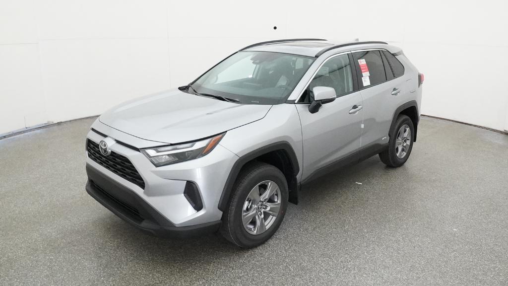 2025 Toyota RAV4 XLE's photo