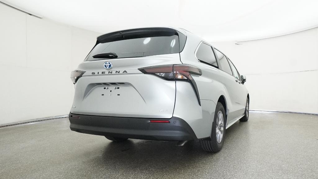New 2025 Toyota Sienna XLE 8 PASSENGER