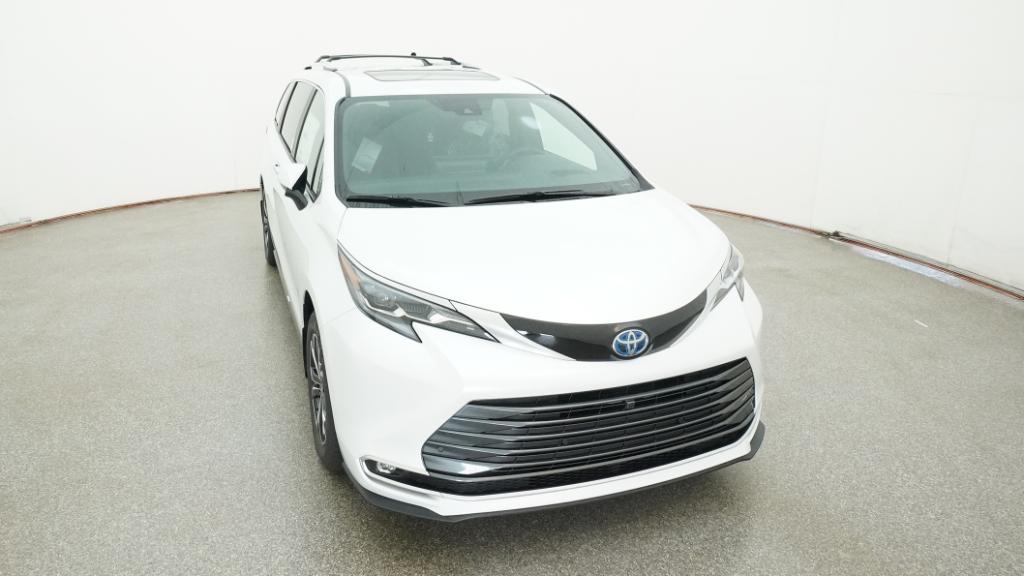 2025 Toyota Sienna Platinum photo 3