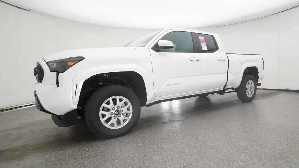 2025 Toyota Tacoma SR5 photo 4