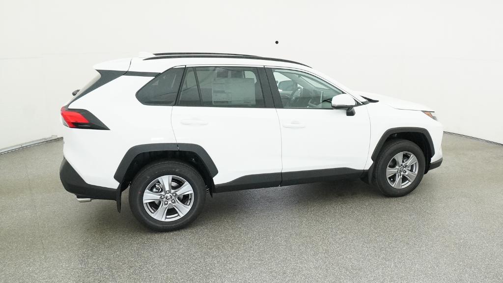 2025 Toyota RAV4 XLE photo 4