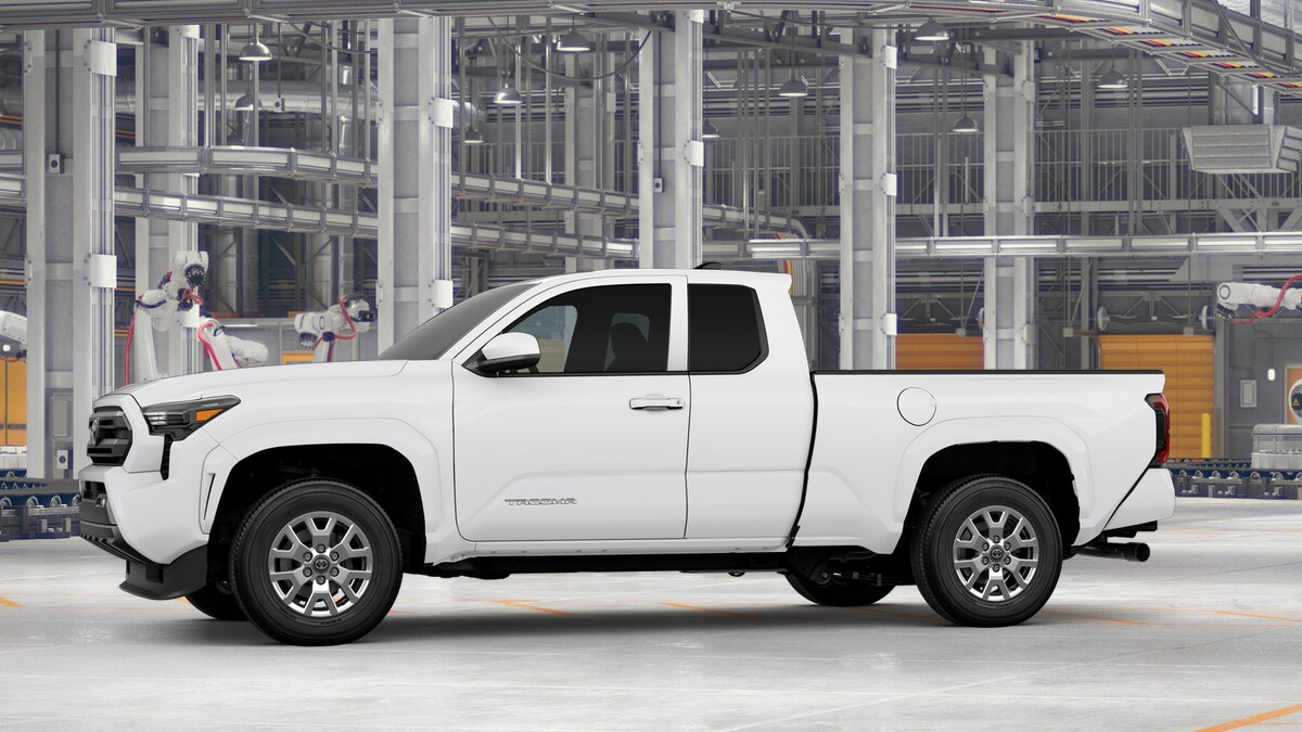 2026 Toyota Tacoma SR5 XtraCab photo 3