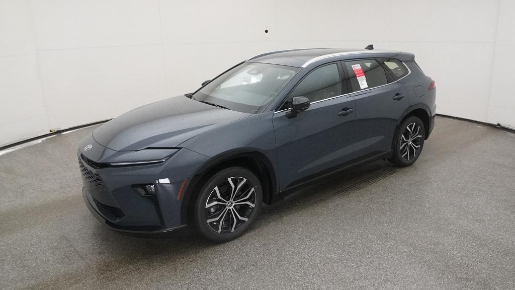 2025 Toyota Crown Signia XLE's photo