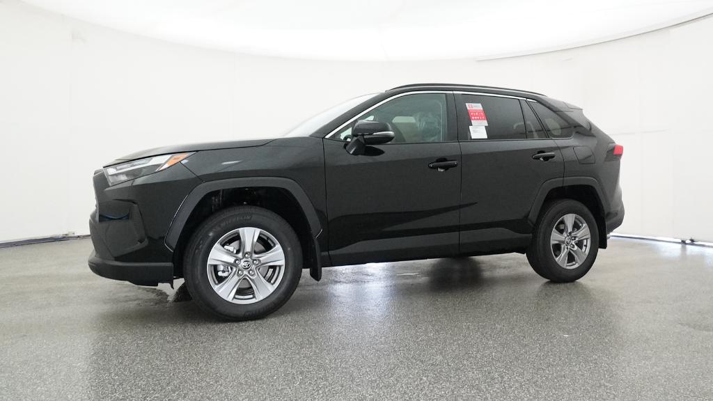 2025 Toyota RAV4 XLE photo 3