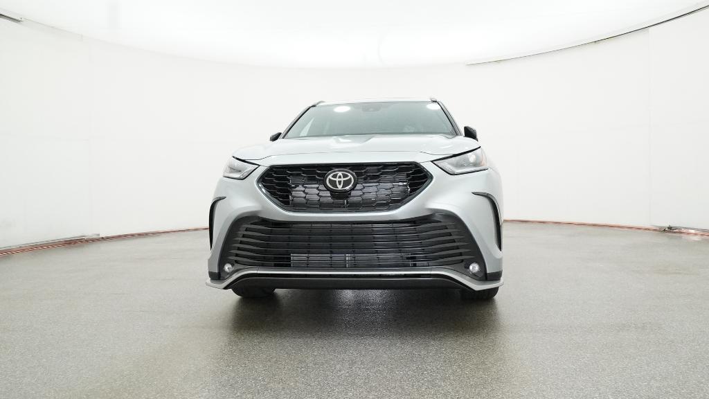 2025 Toyota Highlander XSE photo 2