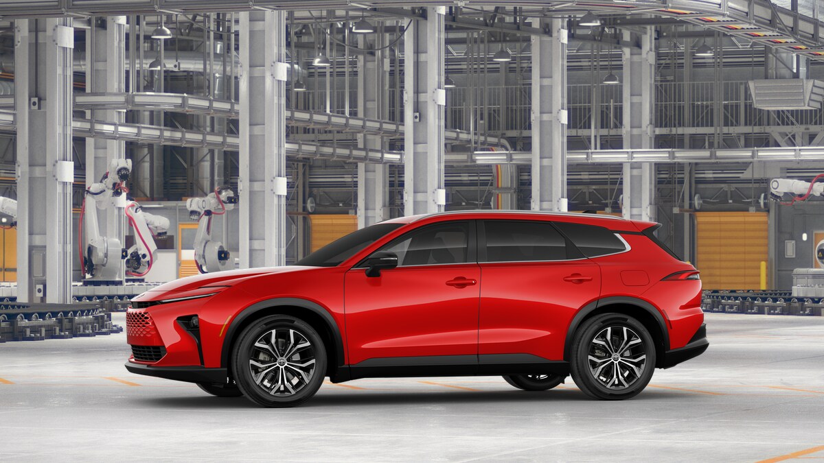 2025 Toyota Crown Signia XLE photo 3