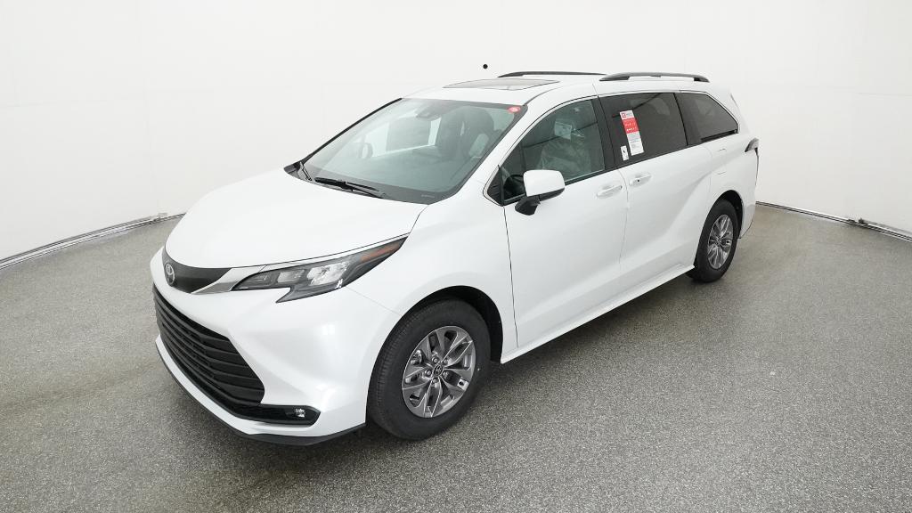 2026 Toyota Sienna XLE's photo
