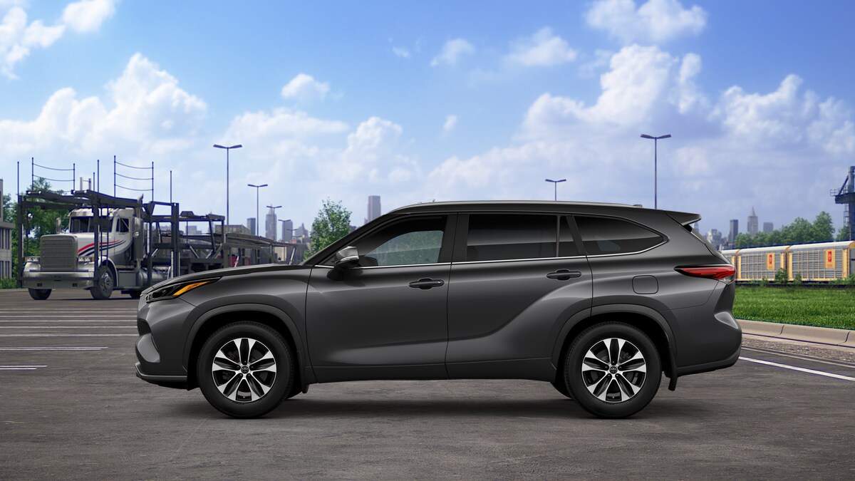 2025 Toyota Highlander XLE photo 4