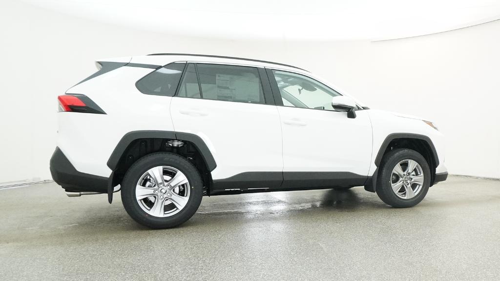 2025 Toyota RAV4 XLE photo 3