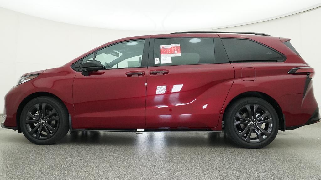 New 2026 Toyota Sienna XSE 7 PASSENGER