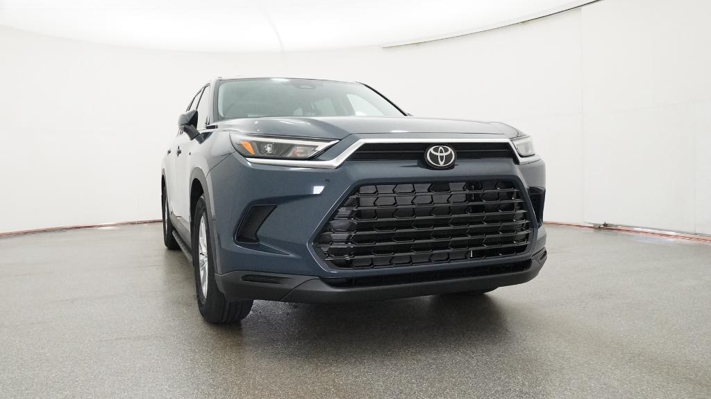 2026 Toyota Grand Highlander XLE photo 3
