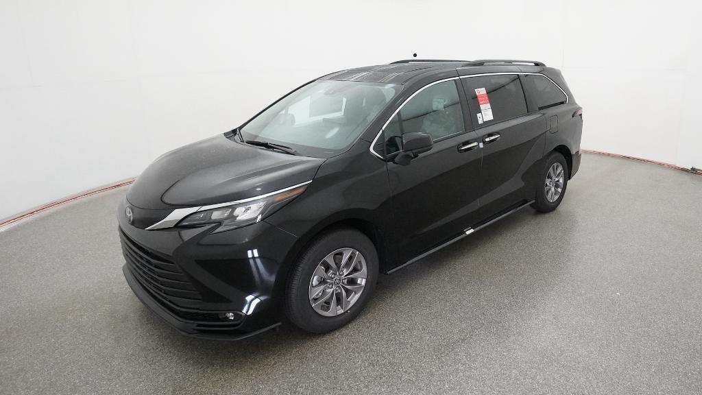 2026 Toyota Sienna XLE's photo