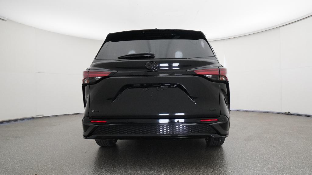 2026 Toyota Sienna XSE photo 3