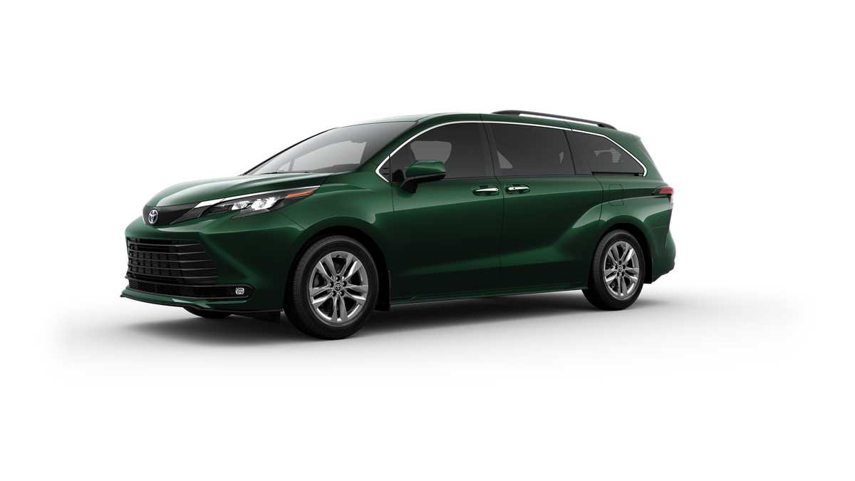 2025 Toyota Sienna XLE photo 3