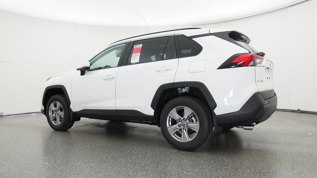 2025 Toyota RAV4 XLE photo 2