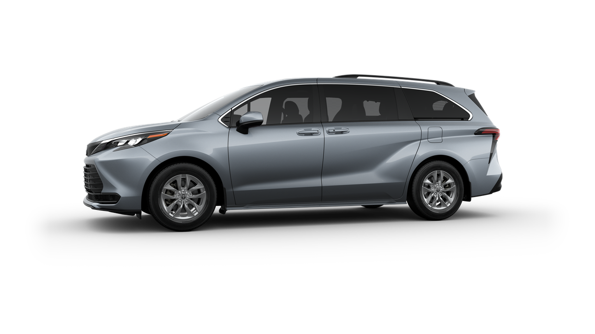 2025 Toyota Sienna LE photo 4