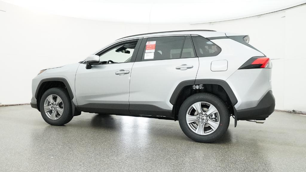 2025 Toyota RAV4 XLE photo 2