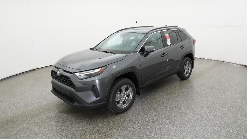 2025 Toyota RAV4 XLE's photo