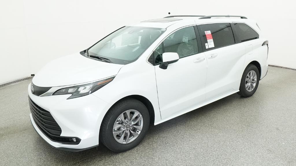 2026 Toyota Sienna XLE 8-Passenger Hybrid FWD's photo