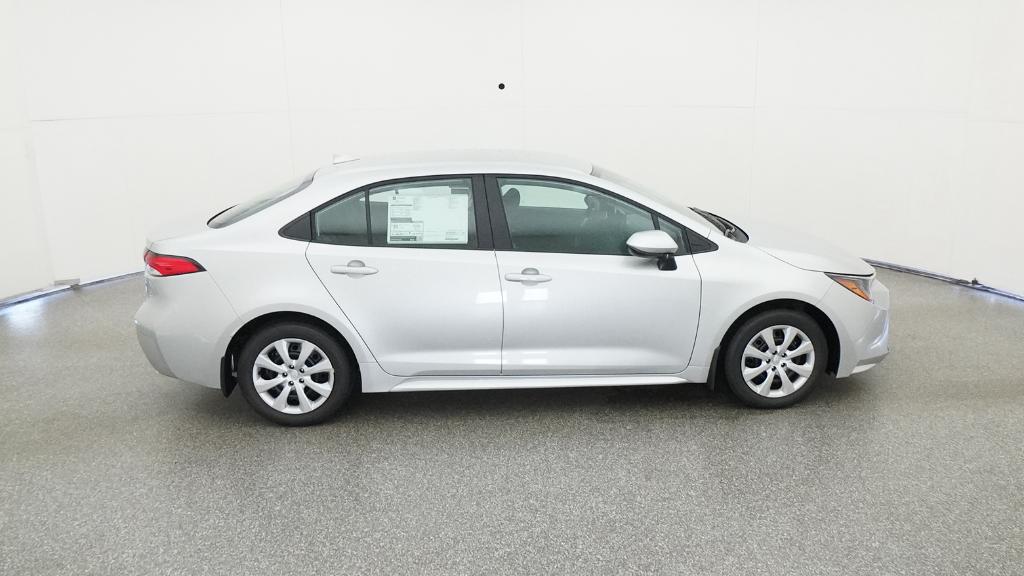 2025 Toyota Corolla LE photo 3