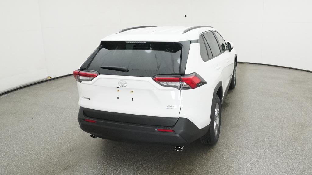2025 Toyota RAV4 Hybrid XLE photo 2