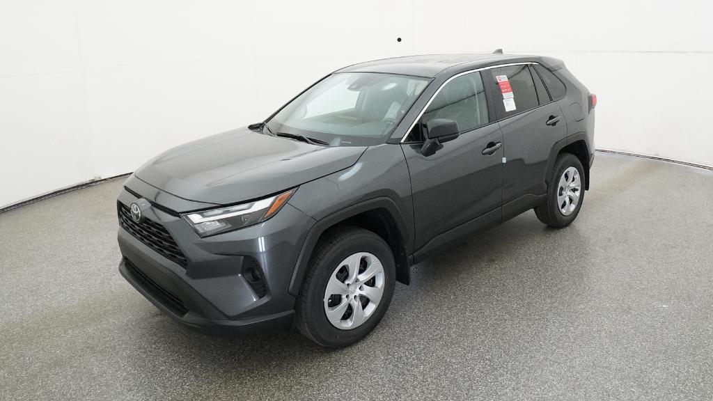 2025 Toyota RAV4 LE's photo