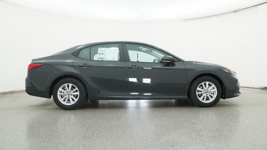 2026 Toyota Camry LE photo 2