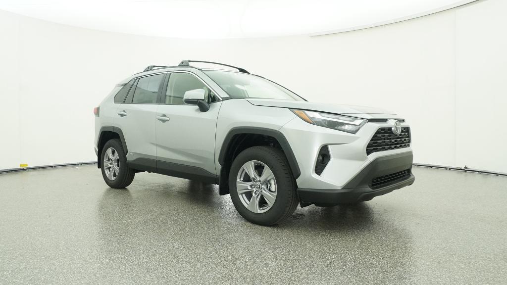 2025 Toyota RAV4 Hybrid XLE photo 4