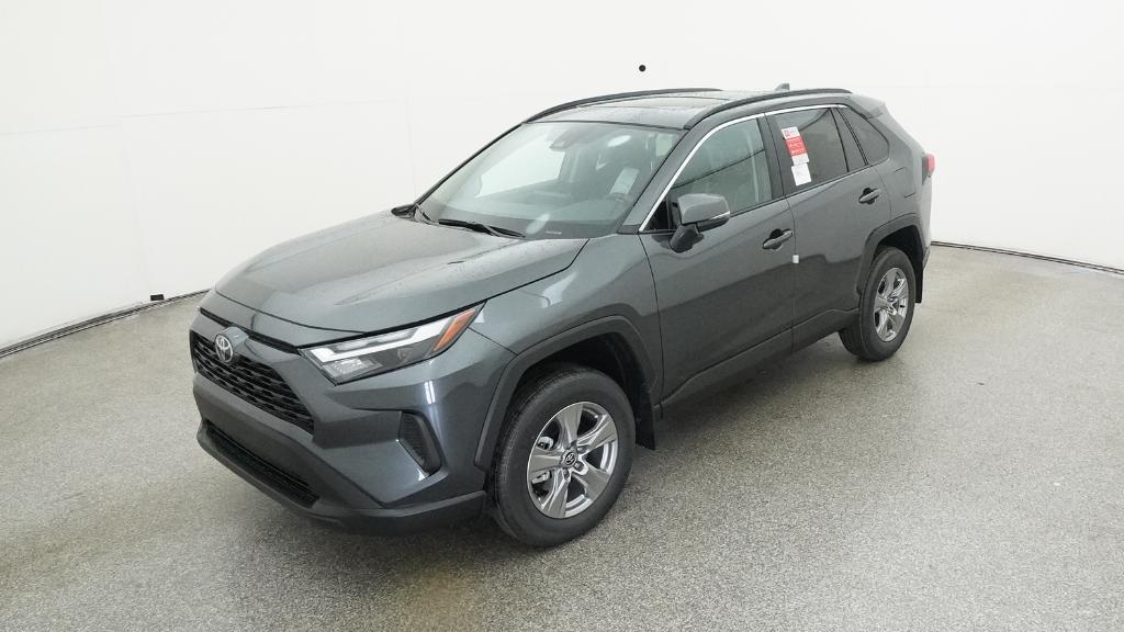 2025 Toyota RAV4 XLE's photo