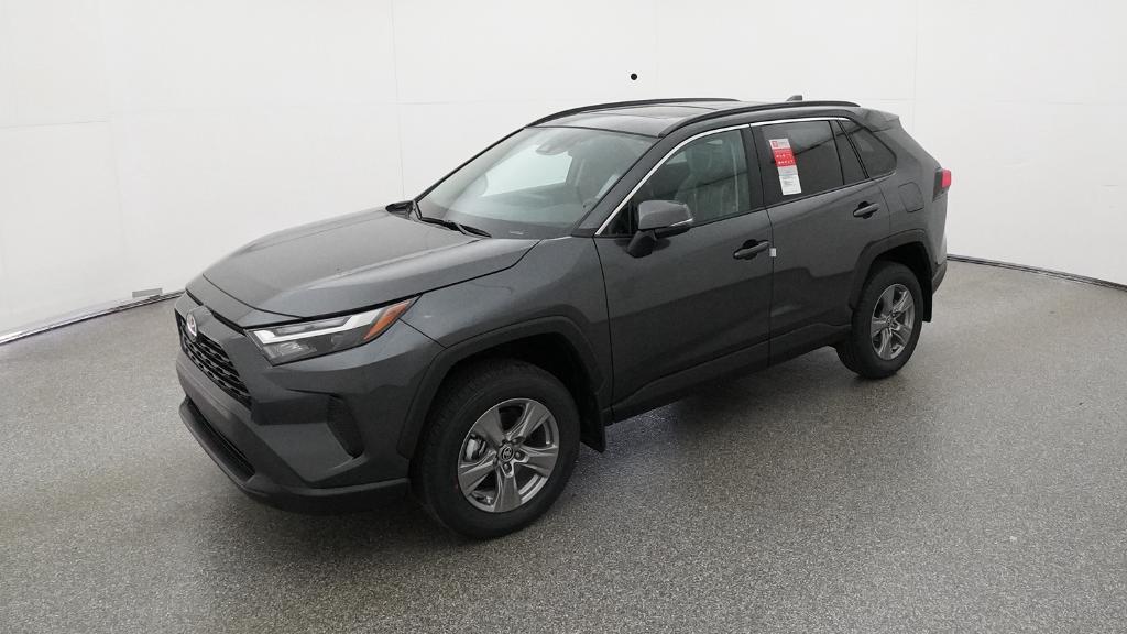 2025 Toyota RAV4 XLE's photo