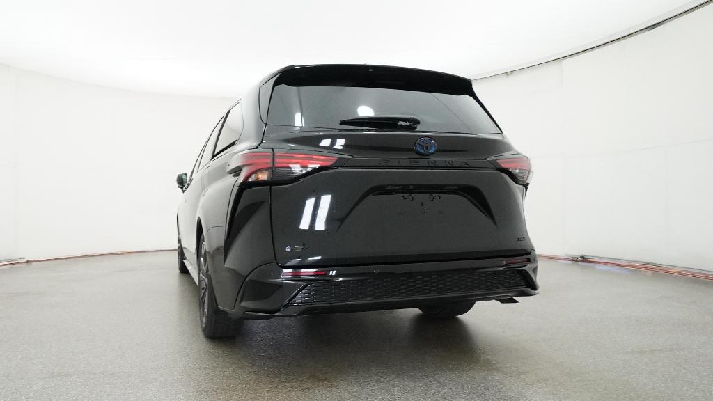2025 Toyota Sienna XSE photo 3