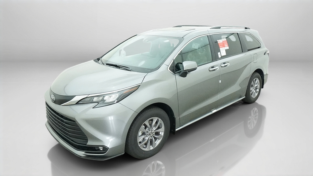 2026 Toyota Sienna XLE 8 PASSENGER