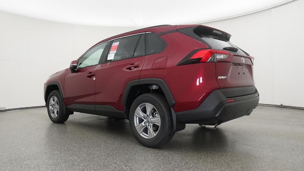 2025 Toyota RAV4 XLE photo 4