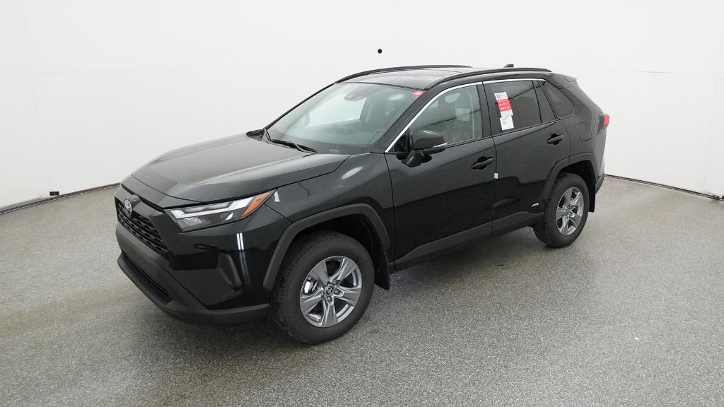 2025 Toyota RAV4 XLE's photo