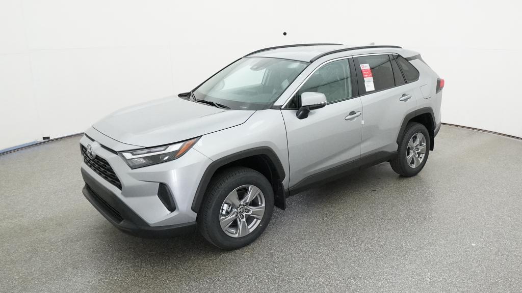 2025 Toyota RAV4 XLE's photo