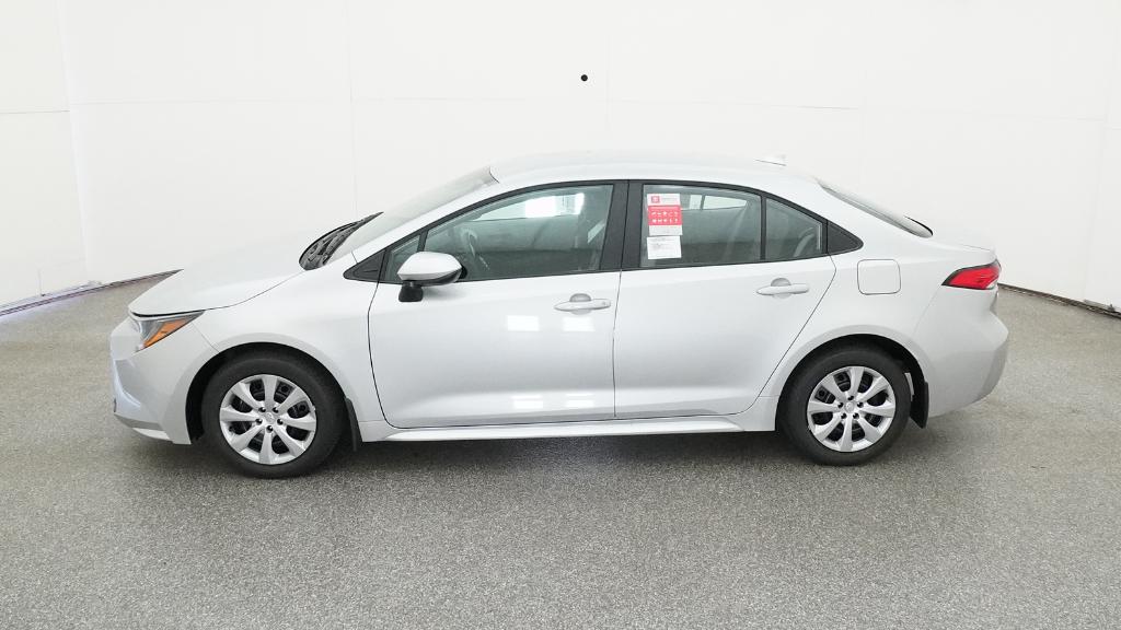 2026 Toyota Corolla LE photo 2