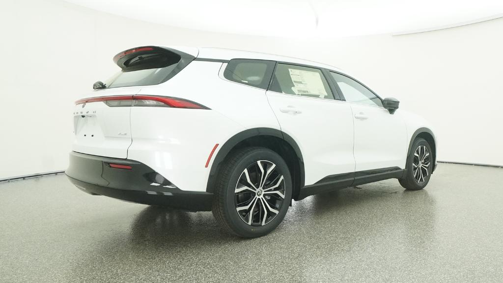 2025 Toyota Crown Signia Limited photo 3