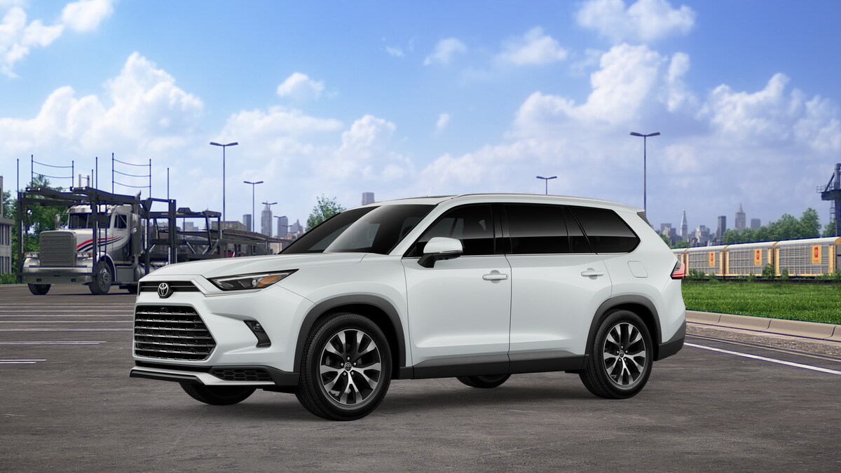 2026 Toyota Highlander Limited Hybrid photo 2