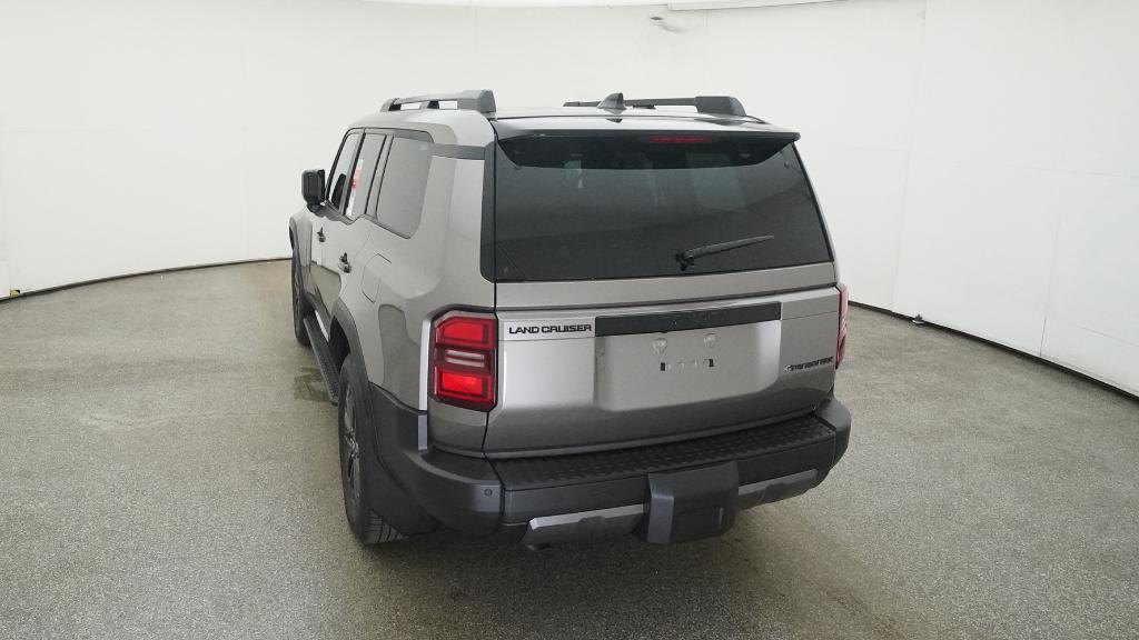 2025 Toyota Highlander Hybrid photo 4
