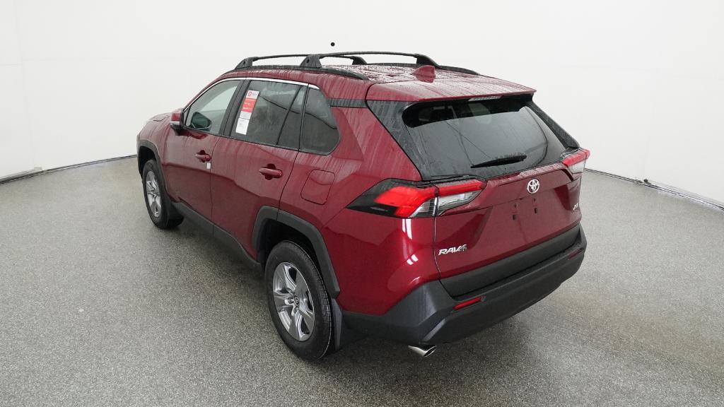 2025 Toyota RAV4 XLE photo 4